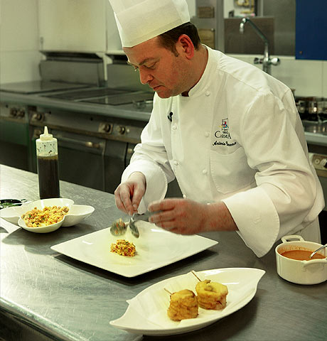 Chef Antonio Carmona preparing a dish at Hotel Restaurante Terraza Carmona in Vera, Almeria
