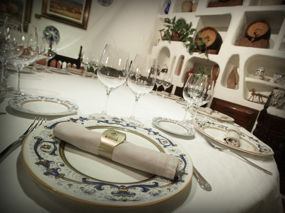 Detalle de mesa de comedor - Hotel Restaurante Terraza Carmona