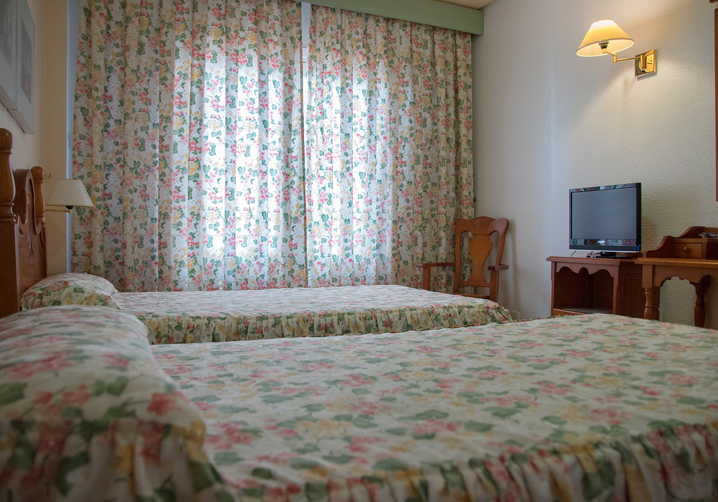 Separate Beds Room at Hotel Restaurante Terraza Carmona in Vera, Almeria