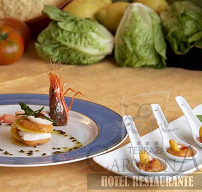 AJO COLORADO CON RAYA Y GAMBAS DE ALMERIA AJO COLORADO CON RAYA Y GAMBAS DE ALMERIA
