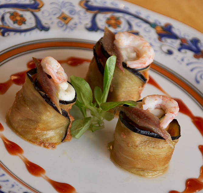 ROLLITOS DE BERENJENAS RELLENAS DE ANCHOAS Y GAMBAS